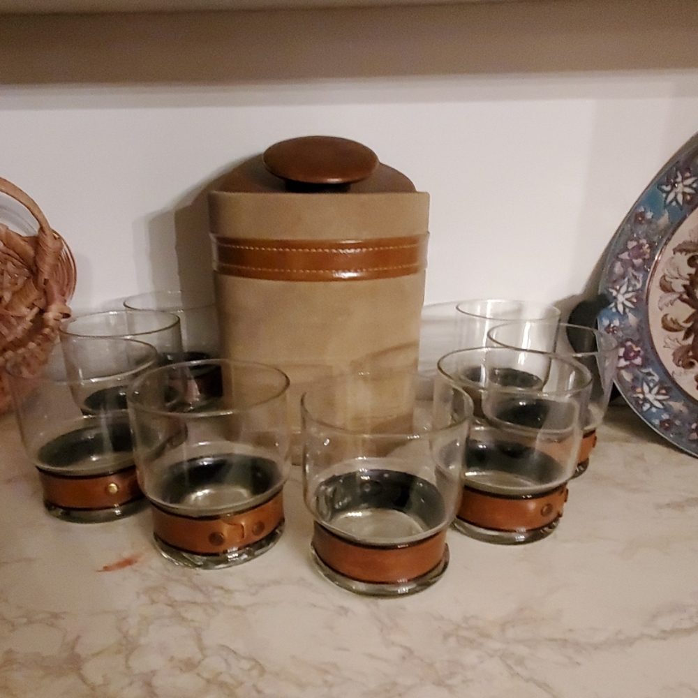 Leather ice bucket & 8 glasses